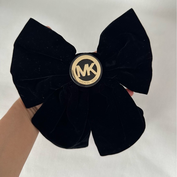 Black Velvet Bow Hair Clip - Picture 9 of 16